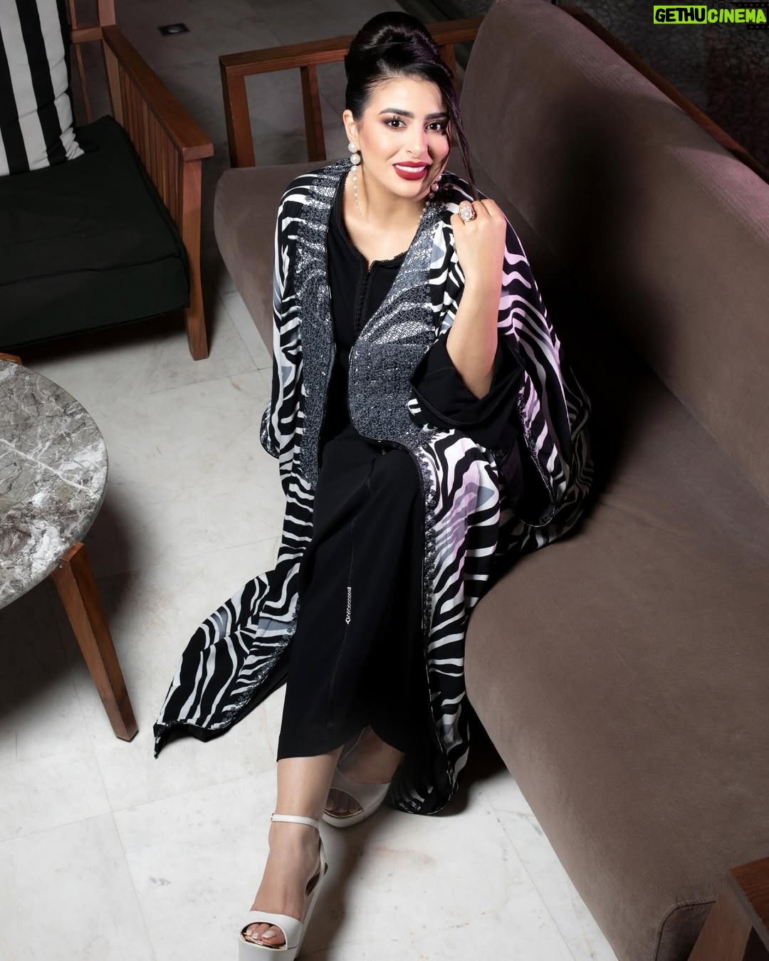 Sandia Tajdin - 76.5K Likes - عيد مبارك سعيد و كل عام و أنتم بألف خير ✨🇲🇦 

👗 : @smdesign10_officiel
💄: @bperfect.maroc 
Hair: @hafida_skalli_visagiste 
📸: @zakaria_latouri 
DA: @simoelalaouii 
 🤍

Location : @palmeraiecountryclubofficial
 
#aidmubarak  #ramdanspecial❤️ #dem_el_machrouk  #caftan_marocain #actrice  #maroc 
 
#ساندية_تاج_الدين 

✨..