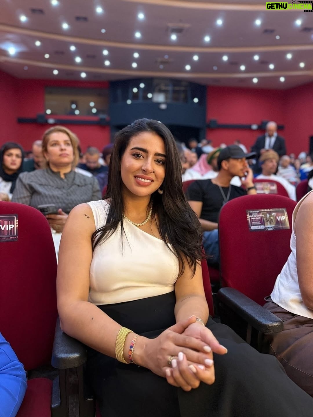 Sandia Tajdin - 43.7K Likes - ⁨	تهوى العين من يعجبها ،
و يهوى العقل من يفهمه ،
أما الروح فلا تهوى إلا منّ يشبهها..

مهرجان الرواد الدولي للمسرح خريبكة.. عقد من العطاء المسرحيّ..
شكر خاص لمنظمين هذا العرس الثقافي..
و تحية كبييييرة لجمهور مدينة خريبكة على إخلاصهم و حبهم للمسرح… 

‪@weld.ameur‬‪@festivalarouadinternational‬al 

✏️:ش.ت

#للجنة_التحكيم 
#مسرحيات 
#ساندية_تاج_الدين⁩