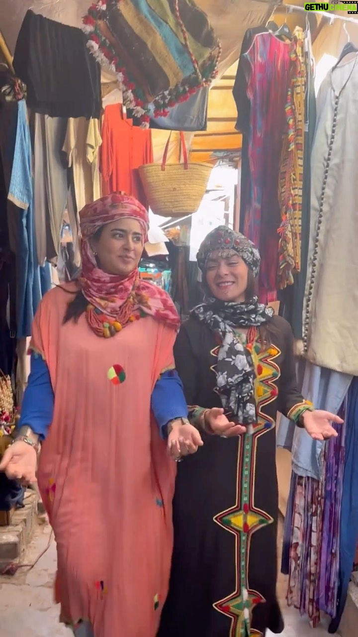 Sandia Tajdin - 47.5K Likes - لكون ترييييييخ شييييان ❤️ تحية من ورزازات تحية كبيرة لكل المناطق الأمازيغية و لمغاربة كاملين من طنجة لگويرة نتوما هما احلى ثمنث ( لعسل) 🍯
🎥: @mejdabderrahim