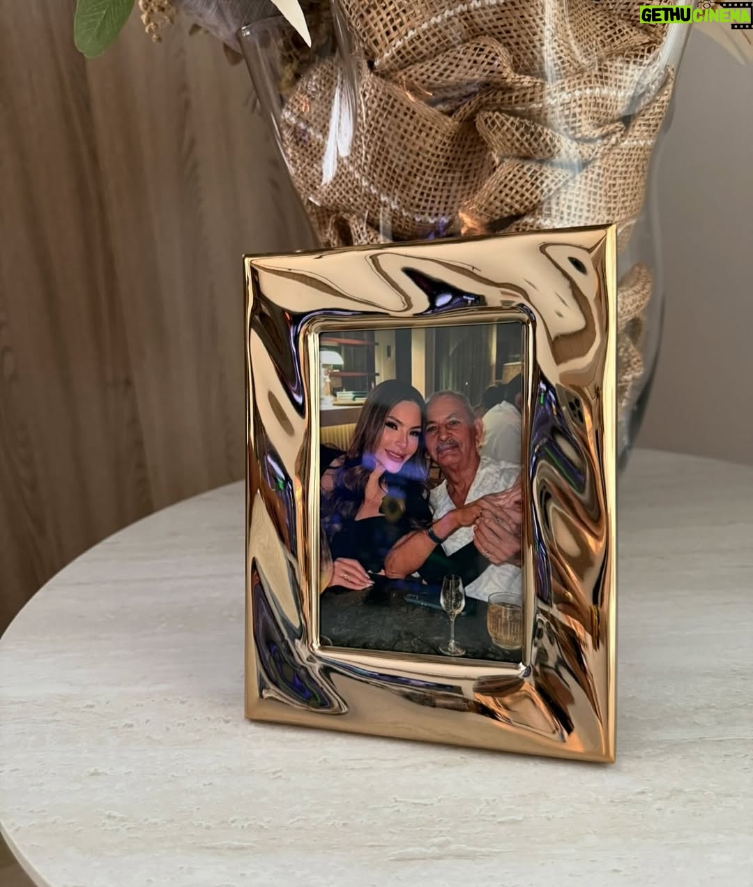 Sandra Berrocal - 68.7K Likes - Mi amor genuino mi viejo de mi vida , mi querido y amado padre te amo con mi vida . Gracias por tus enseñanzas por tu amor por siemrpe confiar en mí y nunca dejarme sola y decirme no estás sola lucha por tus sueños sin importar el que diran Feliz Cumpleaños 🎈🎉🎁 Santiago Berrocal Vida y Salud le pido a Dios para ti ❤️ te amo papi ❤️