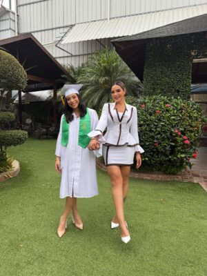 Sandra Berrocal Instagram - Felicidades en tu graduación š©š»āš mi amor te amamos nos sentimos orgullosos de ti , que este sea el primero de muchos Ć©xitos y logros en tu vida mi amor .te deseo un futuro hermoso, próspero para ti . Dios te Bendiga hoy maƱana y siempre amor mĆo . #graduacionš #conhonoresš
Estilismo @carlosmartine08
Look @joseventuravbcg
Flores @eleden.rd