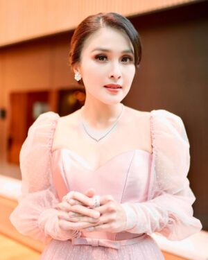 Sandra Dewi Instagram - For @vivaapotekofficial 
Earrings & necklace bu @tresorluxuries 
Dress by @cynthiatan__