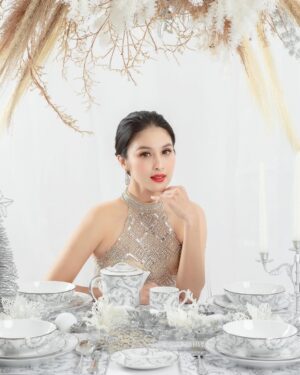 Sandra Dewi Instagram - @zentableware x @sandradewi88 vol 4
Magnificent Frost 💎❄️🩵
Dress by @forher.official