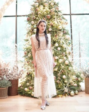 Sandra Dewi Instagram - ❄️✨🩵🎄
Heels by @pvra.official x @sandradewi88 
Dress by @sho.style