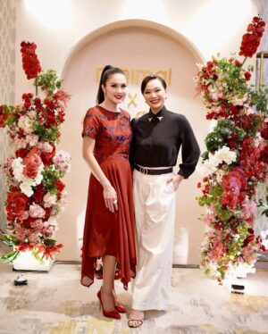 Sandra Dewi Instagram - My support system for @minimal_stores x @sandradewi88 
Love you girls