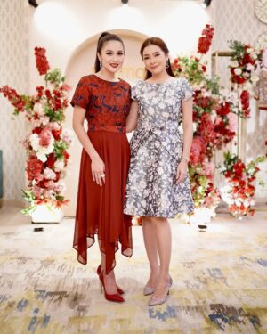 Sandra Dewi Instagram - My support system for @minimal_stores x @sandradewi88 
Love you girls