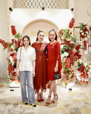 Sandra Dewi Instagram - My support system for @minimal_stores x @sandradewi88 
Love you girls