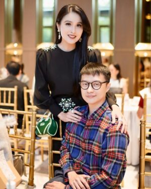 Sandra Dewi Instagram - My support system for @zentableware x @sandradewi88 
Thank you for loving me 🩷
#zenxsandradewi