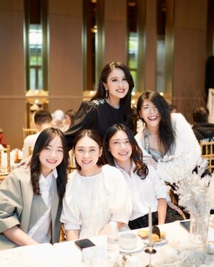 Sandra Dewi Instagram - My support system for @zentableware x @sandradewi88 
Thank you for loving me 🩷
#zenxsandradewi