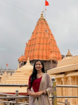 Sanika Bhoite Instagram - Jai Shree Mahakal 🔱🕉️
.
Wearing : @beautyfly._official
.
#sanika_17 #mahakal #photooftheday #ujjain #livingmybestlife #harharmahadev #beautiful #smile #cute #pretty #love #instagram #instagood #ujjainmahakaal #pune #mumbai