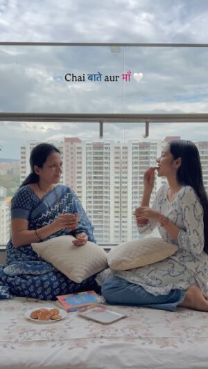 Sanika Bhoite Instagram - Happy Mother’s Day to all those brave & beautiful mothers out there 🤍 CHAI BAATEIN aur MAA = HOME (Ghar) ♥️🧿
#reels #reelsi̇nstagram #reelitfeelit #reelkarofeelkaro #instagood #instagram
