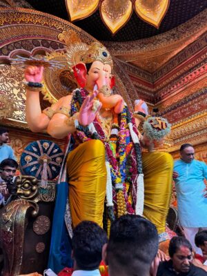 Sanika Bhoite Instagram - Ganesh Utsav 2025 🤍🌺
.
#sanika_17 #lalbaughcharaja #chintamani #ganeshgallicharaja #mumbaicharaja #dagdushethganpati #mumbai #pune #punekar #punecity #mumbaikar #ganapatibappamorya #bappa #sanikabhoite #instagood #instagram
