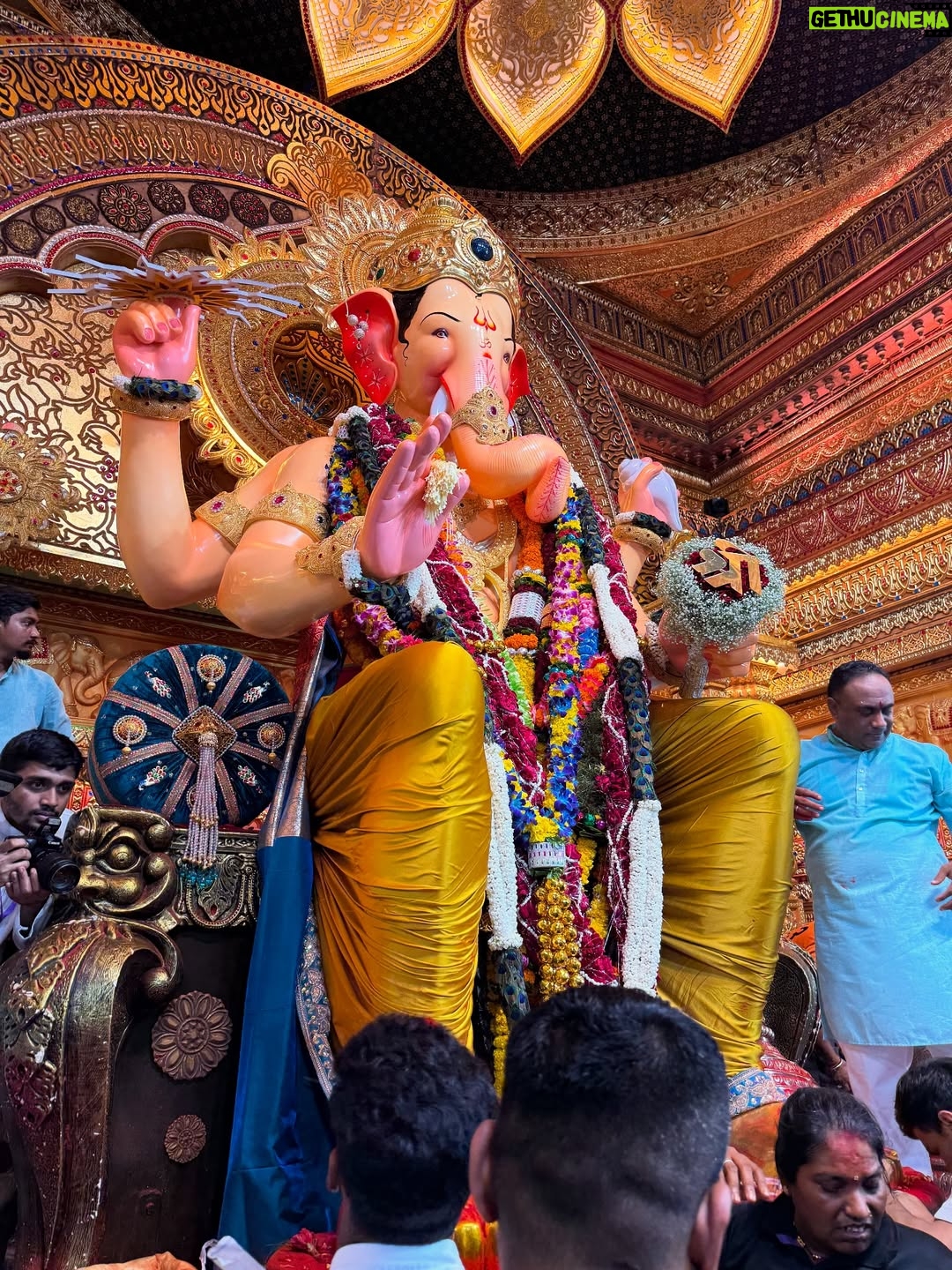 Sanika Bhoite - 210.7K Likes - Ganesh Utsav 2025 🤍🌺
.
#sanika_17 #lalbaughcharaja #chintamani #ganeshgallicharaja #mumbaicharaja #dagdushethganpati #mumbai #pune #punekar #punecity #mumbaikar #ganapatibappamorya #bappa #sanikabhoite #instagood #instagram