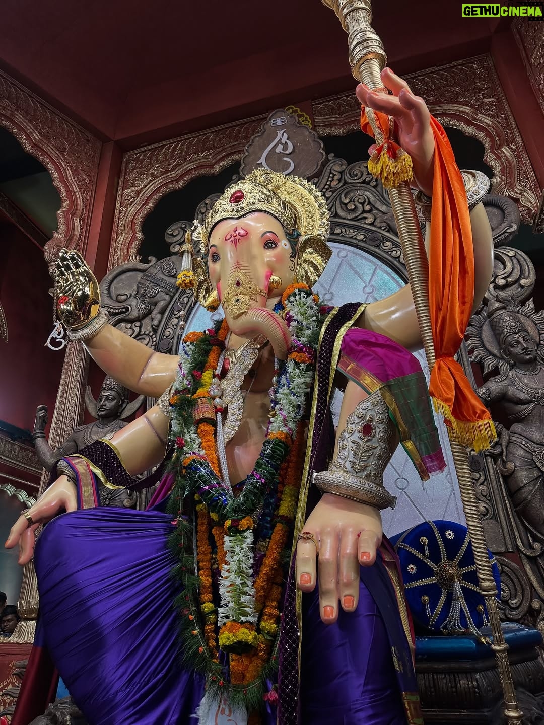 Sanika Bhoite - 210.7K Likes - Ganesh Utsav 2025 🤍🌺
.
#sanika_17 #lalbaughcharaja #chintamani #ganeshgallicharaja #mumbaicharaja #dagdushethganpati #mumbai #pune #punekar #punecity #mumbaikar #ganapatibappamorya #bappa #sanikabhoite #instagood #instagram