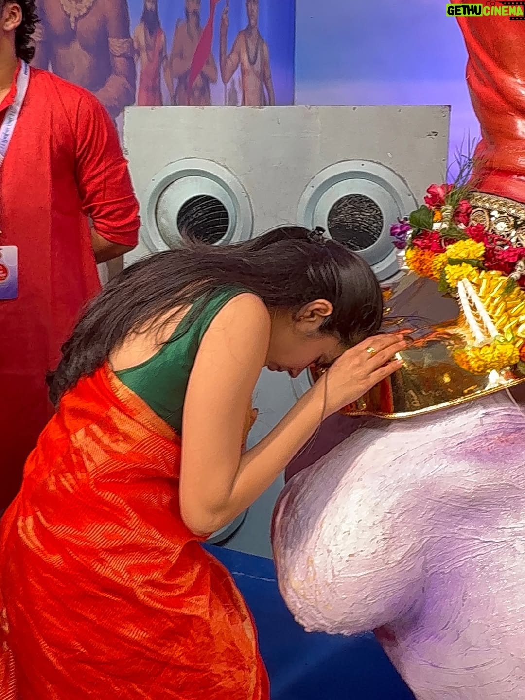 Sanika Bhoite - 210.7K Likes - Ganesh Utsav 2025 🤍🌺
.
#sanika_17 #lalbaughcharaja #chintamani #ganeshgallicharaja #mumbaicharaja #dagdushethganpati #mumbai #pune #punekar #punecity #mumbaikar #ganapatibappamorya #bappa #sanikabhoite #instagood #instagram