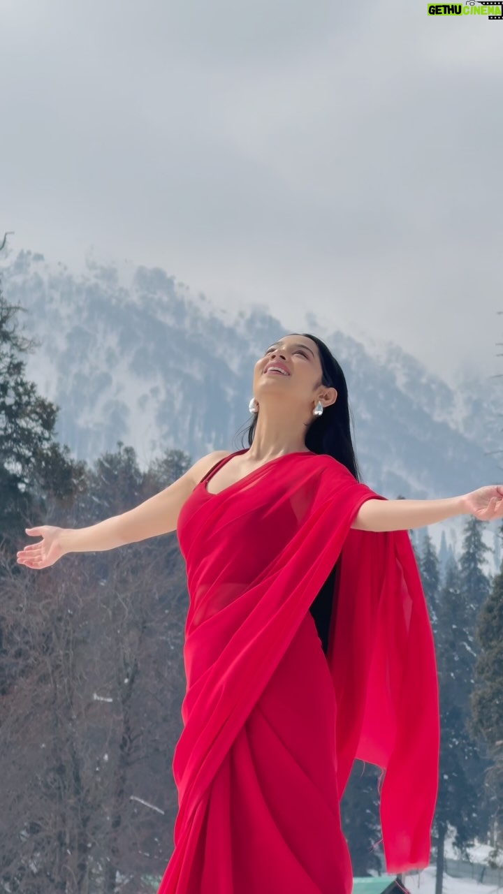 Sanika Bhoite - 182.3K Likes - Tujhpe pyaar ata hai ♥️❄️
#reels #reelsinstagram #reelitfeelit #reelkarofeelkaro #instagood #instagram