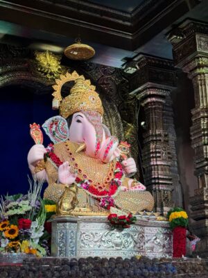 Sanika Bhoite Instagram - Ganesh Utsav 2025 🤍🌺
.
#sanika_17 #lalbaughcharaja #chintamani #ganeshgallicharaja #mumbaicharaja #dagdushethganpati #mumbai #pune #punekar #punecity #mumbaikar #ganapatibappamorya #bappa #sanikabhoite #instagood #instagram