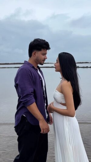 Sanika Bhoite Instagram - Keh rahi deewaniyat hai ♥️
#Deewaniyat
Edit @ravi_pdmk__
Shirt @izggi_official