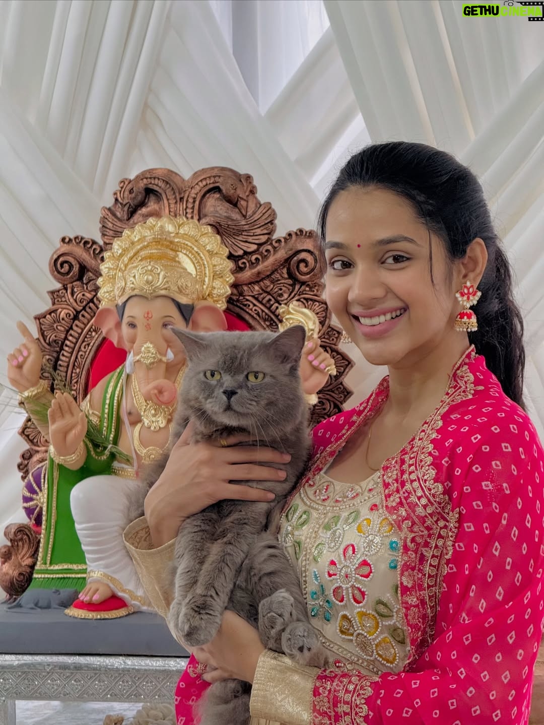 Sanika Bhoite - 165K Likes - Ganapati Bappa Morya 🕉️🌺
.
Outfit : @beautyfly._official 
.
#sanika_17 #photooftheday #photography #ganapati #bappa #livingmybestlife #lifestyle #cute #pretty #love #smile #instagood #instagram #pune #punekar #punecity #mumbai #mumbaikar
