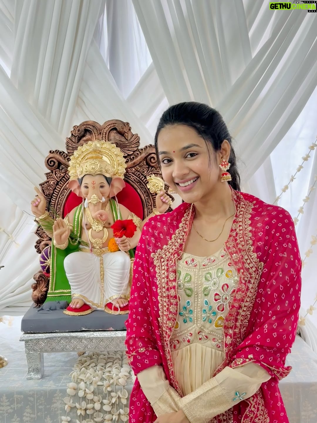 Sanika Bhoite - 165K Likes - Ganapati Bappa Morya 🕉️🌺
.
Outfit : @beautyfly._official 
.
#sanika_17 #photooftheday #photography #ganapati #bappa #livingmybestlife #lifestyle #cute #pretty #love #smile #instagood #instagram #pune #punekar #punecity #mumbai #mumbaikar