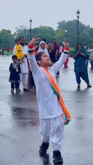 Saniya Ahmed Instagram - Kadam, Kadam, Par Dharti Badale Rang š®š³š®š³š¤£
