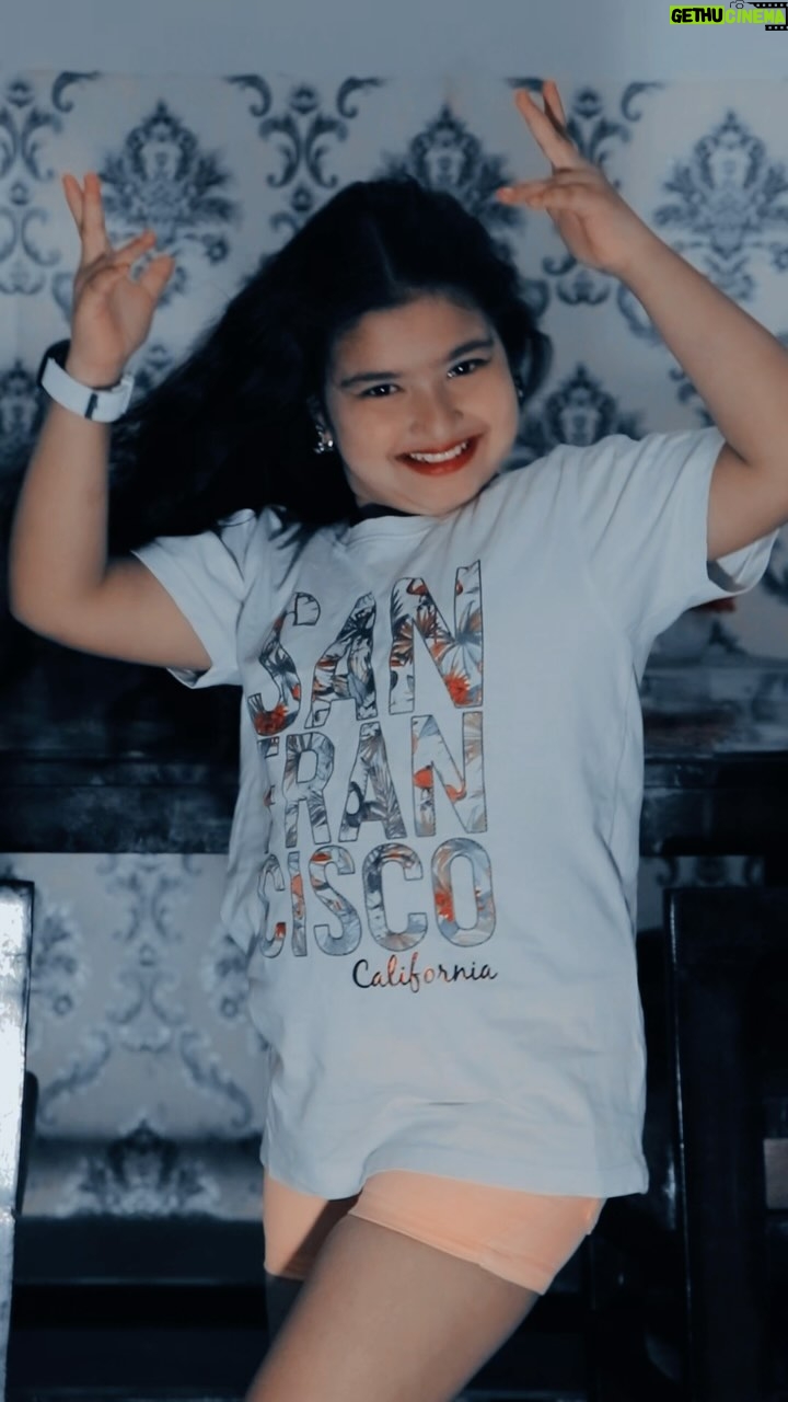 Saniya Ahmed - 2.8K Likes - Main hoon Raja tu Banja meri Rani 👑  #instagram #reelsinstagram #reels #viral #video #trending #acting #dance