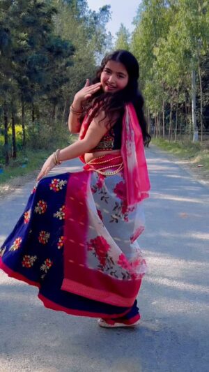 Saniya Ahmed Instagram - Trending video ā¦ā¦ā¦ā¦ā¦.š„° #instagram #reelsinstagram #reels #viral #video #trending #acting #dance