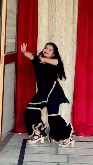 Saniya Ahmed Instagram - Kab tak Jawaani Chupa Hogi Rani #instagram #reelsinstagram #reels #viral #video #trending #acting #trending