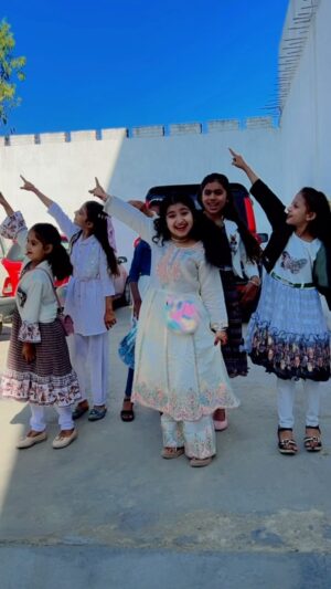 Saniya Ahmed Instagram - Chand Nazar Aa Gaya āŖļø