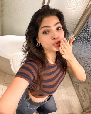 Sanjna Singh Instagram - When no one is watching… 🤳 💋