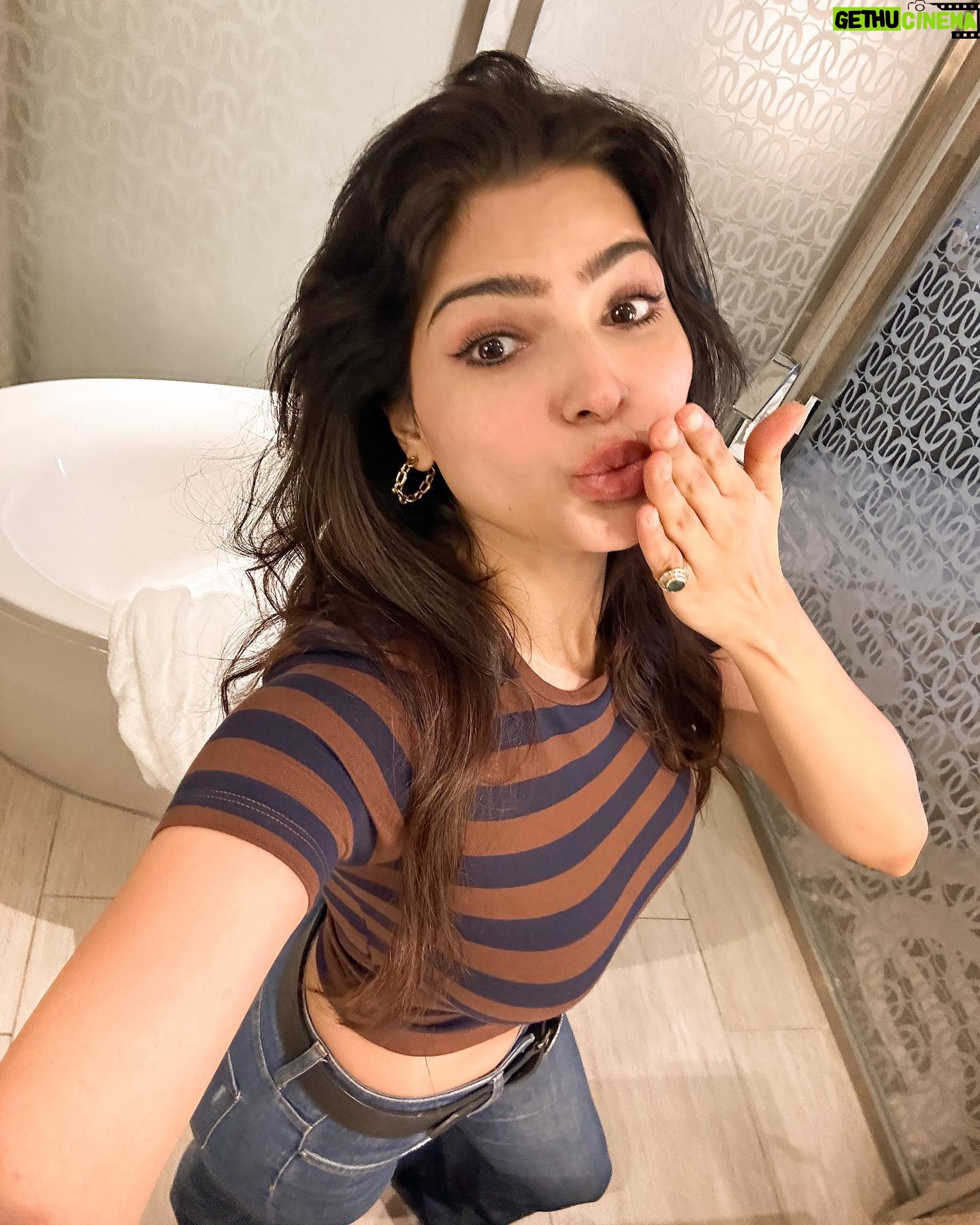 Sanjna Singh - 18.3K Likes - When no one is watching… 🤳 💋