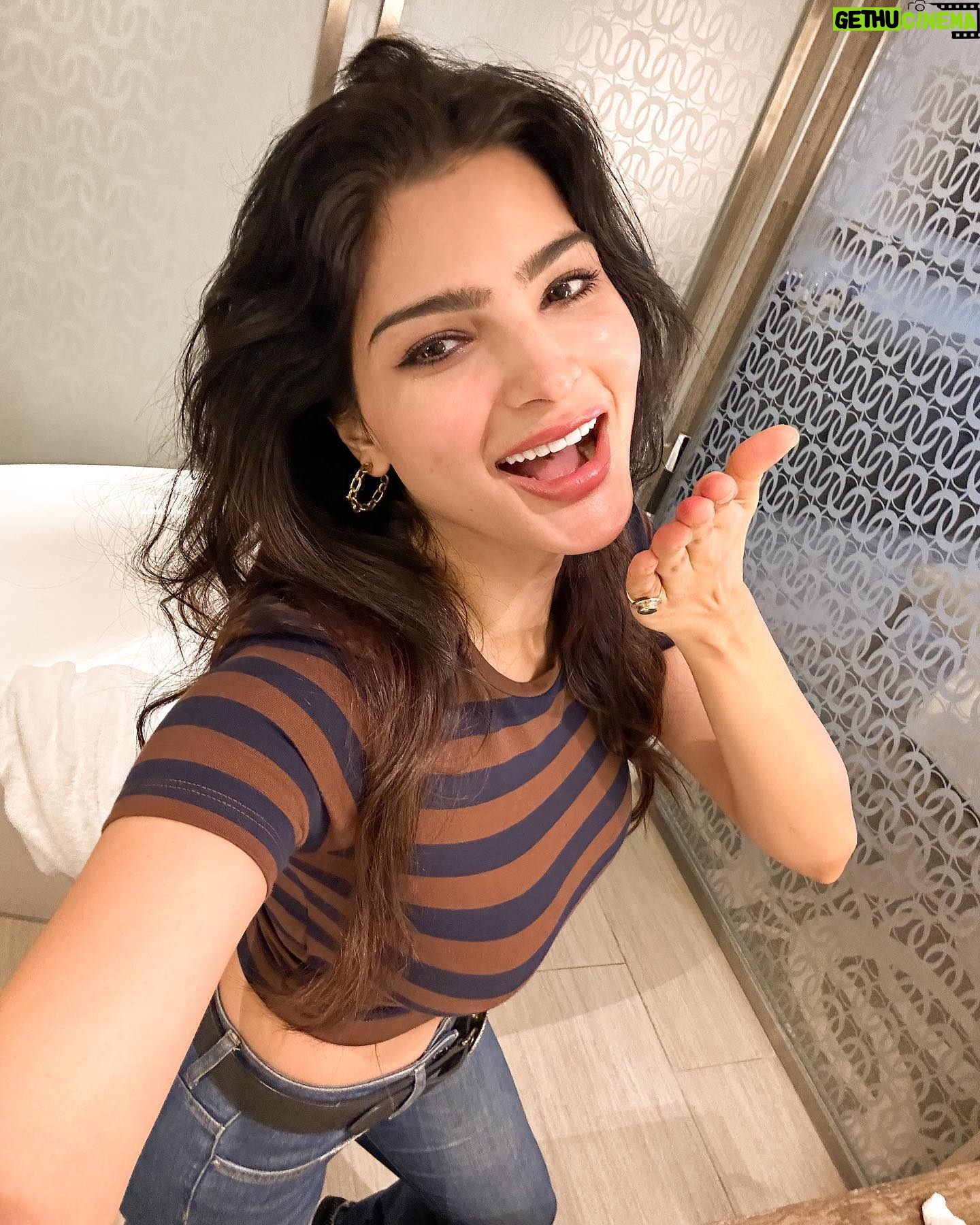 Sanjna Singh - 18.3K Likes - When no one is watching… 🤳 💋