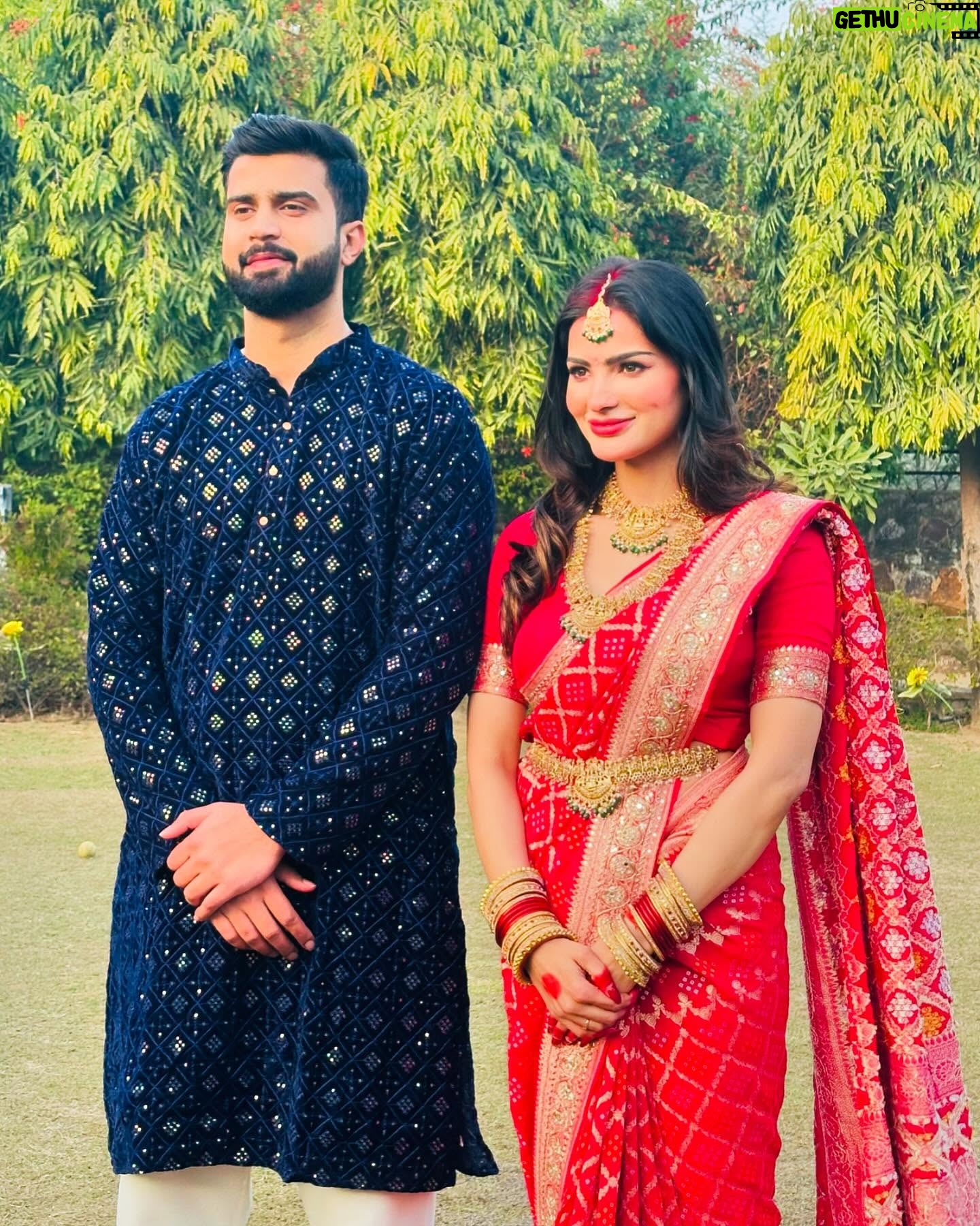 Sanjna Singh - 12K Likes - Meet my husband ❤️

Ki likheya si saada milna
Tu aiddan milna, eh nahi si pata 🧿

#justmarried #marriage #newlywed #bride