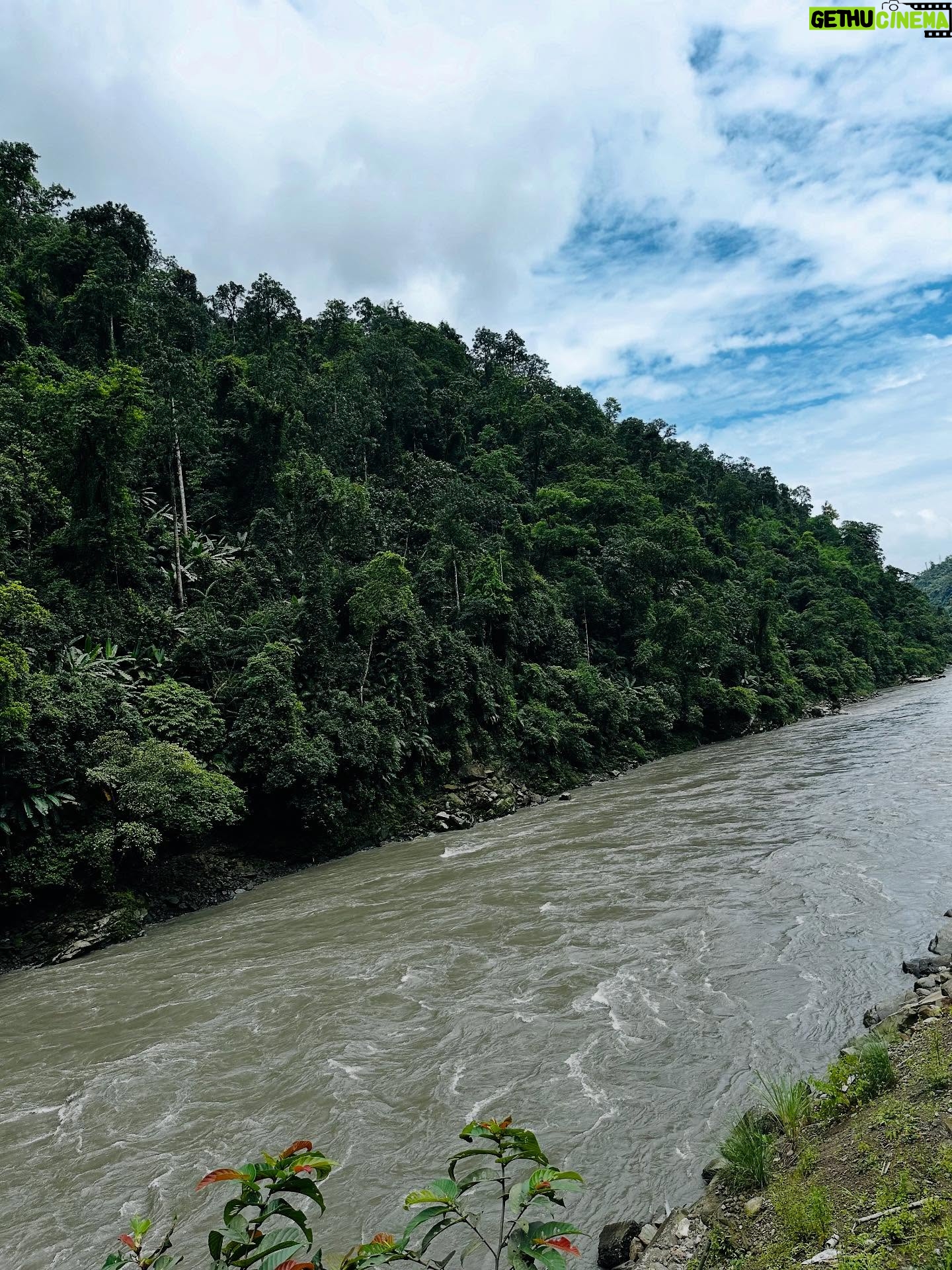 Sanjna Singh - 27.2K Likes - “Kahin baadalon mein uljha hua… ek khwab sa lagta hai Arunachal.” 

Swipe left 

#Arunachal #travel #explore