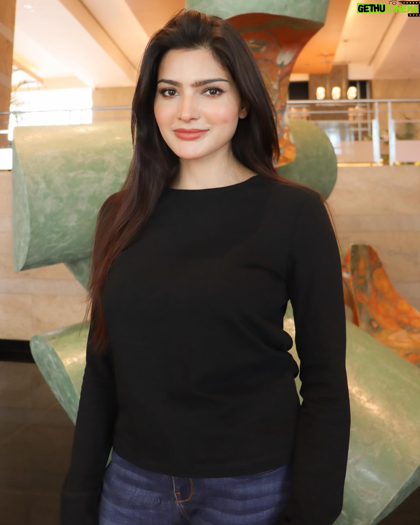 Sanjna Singh - 8.4K Likes - Knowing when to leave is so important
The party 
The job 
The relationship