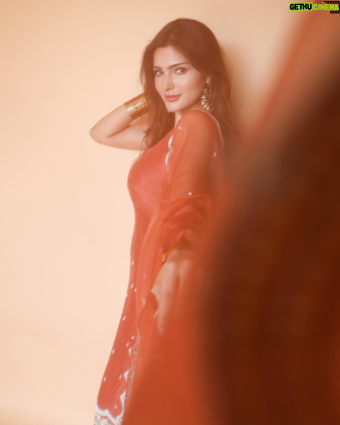 Sanjna Singh - 9K Likes - Ready to meet your mom 🙈 
.
.
.

#indiangirl #salwarsuits