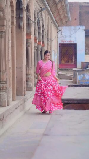 Sapna Gill Instagram - One day I caught myself smiling 😊 for no reason, then I realized I was thinking of you 🤔 Radhe Radhe 🙏🏻
