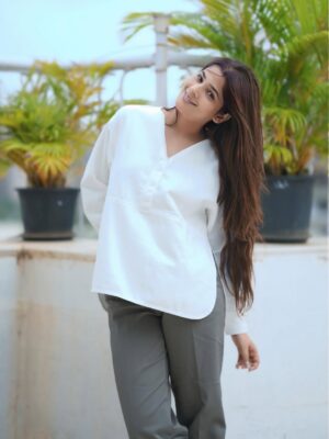 Sapna Gill Instagram - Just smile, and there’s nothing you can’t overcome.🙂😀
.
.
.
.
.
.
.
.
.
#sapnagill #sapnagillfam #sapnamasoom