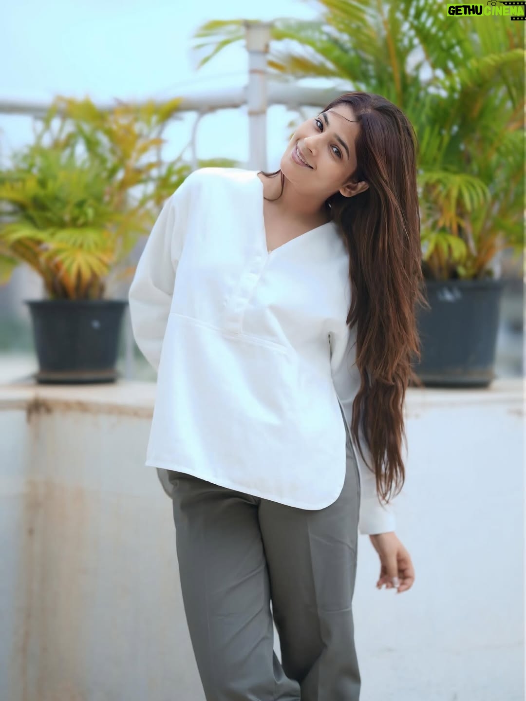 Sapna Gill - 25.1K Likes - Just smile, and there’s nothing you can’t overcome.🙂😀
.
.
.
.
.
.
.
.
.
#sapnagill #sapnagillfam #sapnamasoom