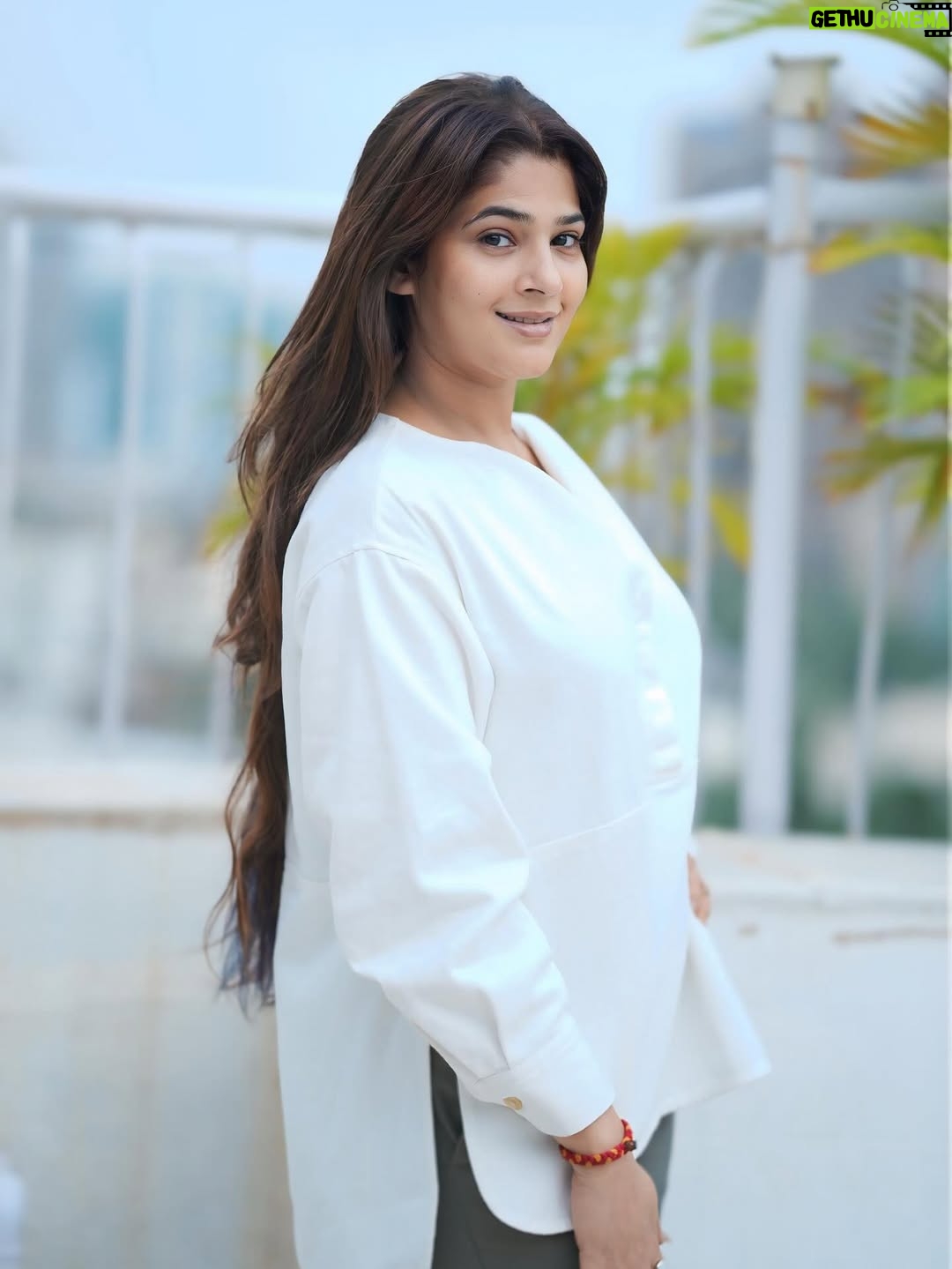 Sapna Gill - 25.1K Likes - Just smile, and there’s nothing you can’t overcome.🙂😀
.
.
.
.
.
.
.
.
.
#sapnagill #sapnagillfam #sapnamasoom