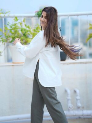 Sapna Gill Instagram - Just smile, and there’s nothing you can’t overcome.🙂😀
.
.
.
.
.
.
.
.
.
#sapnagill #sapnagillfam #sapnamasoom