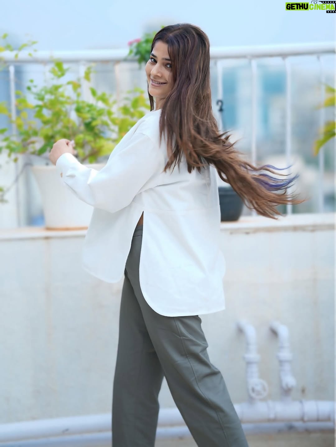 Sapna Gill - 25.1K Likes - Just smile, and there’s nothing you can’t overcome.🙂😀
.
.
.
.
.
.
.
.
.
#sapnagill #sapnagillfam #sapnamasoom