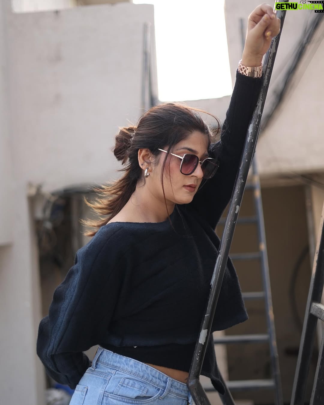 Sapna Gill - 10.8K Likes - Trust isn’t hard with the right person..
.
.
.
.
.
.
.
.
.
.
#sapnagillfam #sapnagill #sapnamasoom #lifestyle #loveyourself #viral