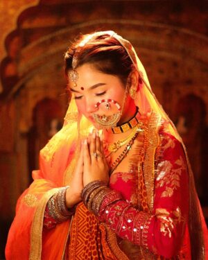 Sapna Nar Bahadur Instagram - In every nath, every braid, lies the soul of the hills~the Uttarakhand bride”
#inayat_16 #team4saiz #bridallook6