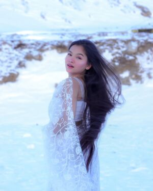 Sapna Nar Bahadur Instagram - A symphony of grace and nature’s splendor. 🤍
.
.
.
.
.
.
.
#inayat_16 #team4saiz #sari#instagram #instagood #picture #photo#ootd