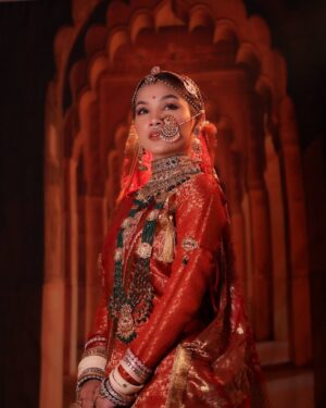 Sapna Nar Bahadur Instagram - Caption?✨🪷
#inayat_16 #team4saiz #inayatins💜#rajisthanibridelook