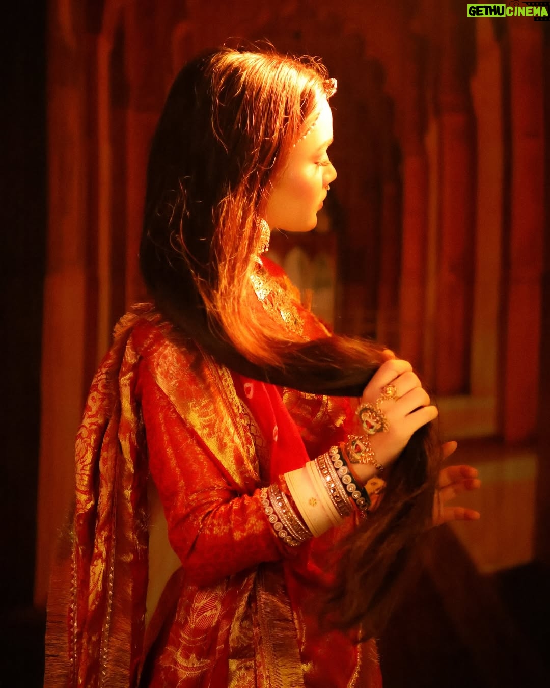 Sapna Nar Bahadur - 148.9K Likes - Caption?✨🪷

#inayat_16 #team4saiz #inayatins💜#rajisthanibridelook