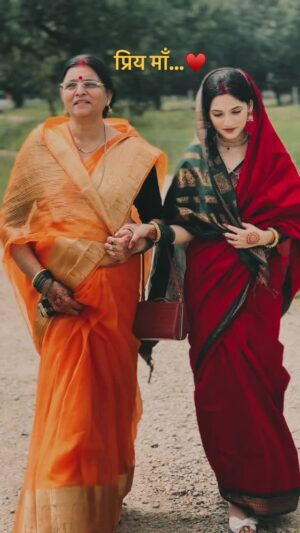 Sapna Parihar Instagram - Pyari sasu maa 🫶🏻🧿❣️
#reelitfeelit🧚🏼♀️
#reelinstagram
#sasumaa😘♥️
#trending
#dressing
#explorer
#traditional