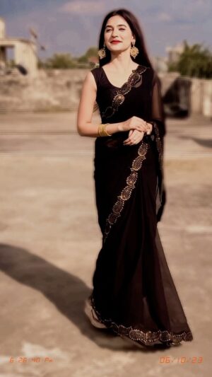Sapna Parihar Instagram - Saree from- @shopping_point._
#reelsinstagram
#trendingsongs
#sareelove
#sapnadarshanparihar