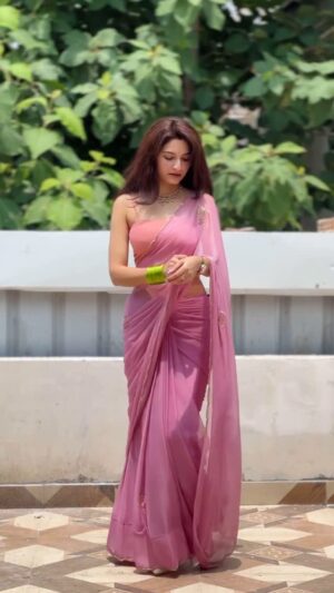 Sapna Parihar Instagram - 90’s song 💿💞🫠
#reeitfeelit
#reelsofinstagram
#trendingreelsvideo
#90s
#saree
#explorer